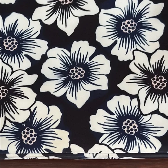 Kate Spade Black and White Floral Laptop Sleeve - Picture 5 of 16